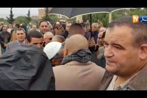 البويرة/ بئر غبالو..جثمان الراحل “علي فضيل” ينقل إلى مسجد السنة للصلاة عليه