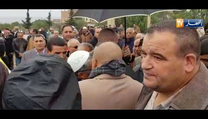 البويرة/ بئر غبالو..جثمان الراحل “علي فضيل” ينقل إلى مسجد السنة للصلاة عليه