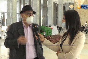 إلقاء النظرة الاخيرة على جثمان المجاهد والوزير الاسبق “لمين بشيشي” قبل دفنه