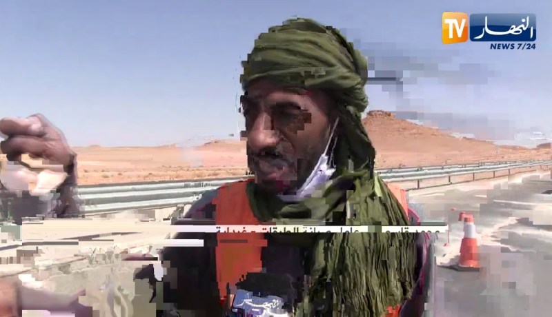 غرداية: عمال صيانة الطرقات..  جنود الخفاء يرفعون التحدي في مواجهة كل الظروف