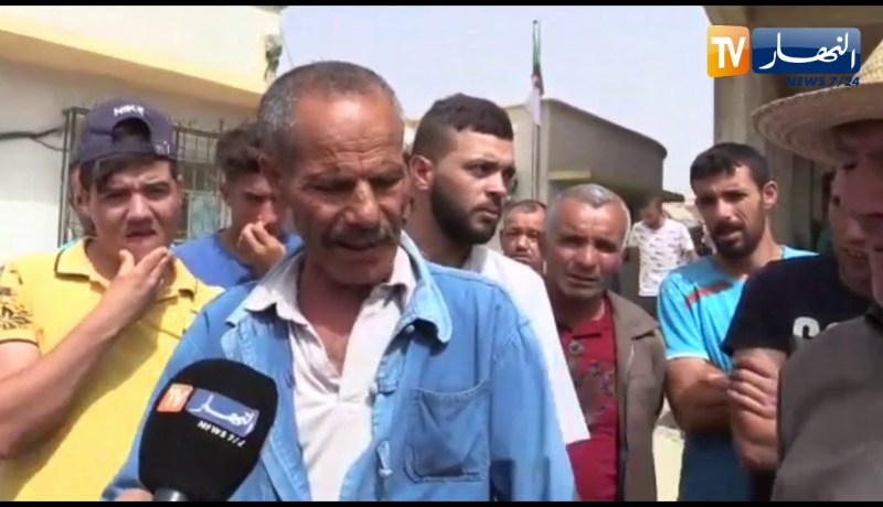 مواطنو بلدية سوق الحد دائرة الرمكة يغلقون مقر البلدية ويطالبون برحيل المير