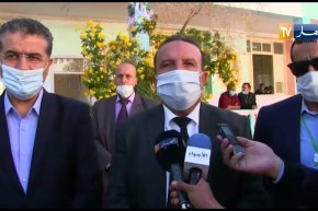 غرداية: الوالي يؤدي واجبه الانتخابي ويعزي رئيس الجمهورية في وفاة شقيقته رحمها الله