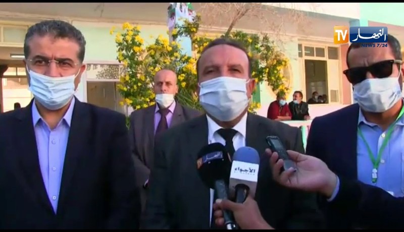 غرداية: الوالي يؤدي واجبه الانتخابي ويعزي رئيس الجمهورية في وفاة شقيقته رحمها الله