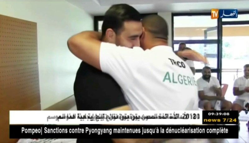 تقديم القمصان الخاصة بلاعبي  للمنتخب الوطني للريغبي قبل لقاء السنغال