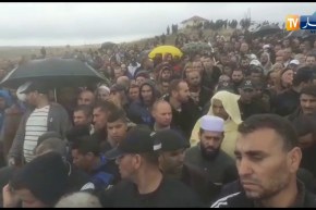 شاهد..حضور غفير في جنازة المرحوم “علي فضيل “