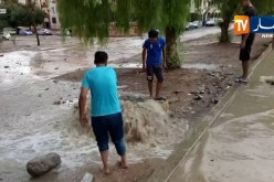أم البواقي/ الأمطار الطوفانية تغرق المحلات بحي 1500 مسكن