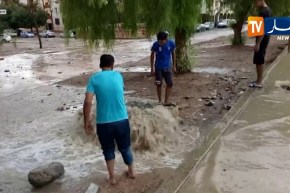 أم البواقي/ الأمطار الطوفانية تغرق المحلات بحي 1500 مسكن