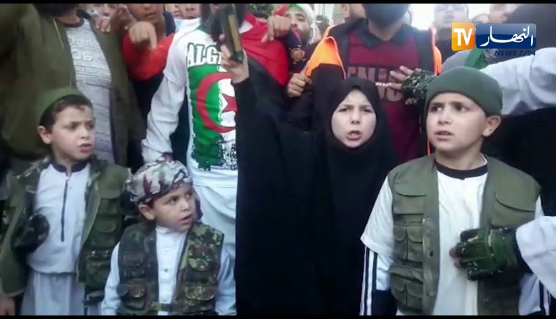 مؤيدوا حزب الفيس المحل حاضرون بالمسيرة السلمية بالعاصمة