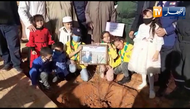 البيض: غرس ثلاث شجيرات بأحد المدارس الابتدائية ببريزينة تخليدا لروح شهداء سقوط المروحية العسكرية