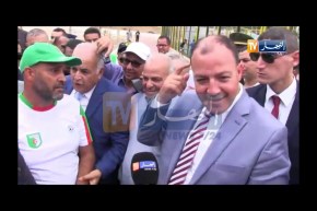 مواطن يشكي للوزير حطاب.. رانا نخلصوا 70 ألف باش نلعبوا في  الملعب !!