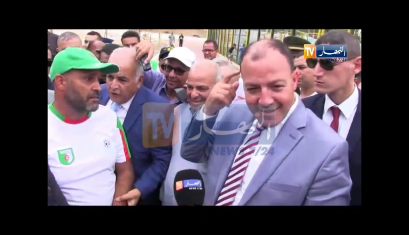 مواطن يشكي للوزير حطاب.. رانا نخلصوا 70 ألف باش نلعبوا في  الملعب !!