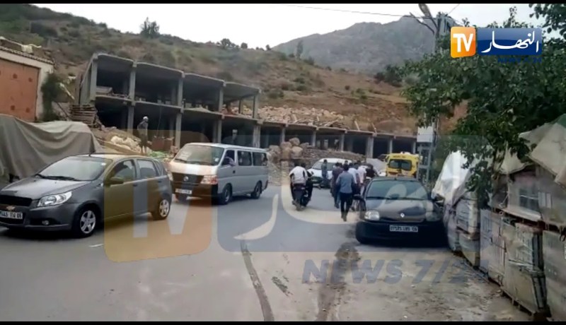 زطشي يحتج لمحافظ المباراة ويرفض اللعب في ظل هذه الظروف