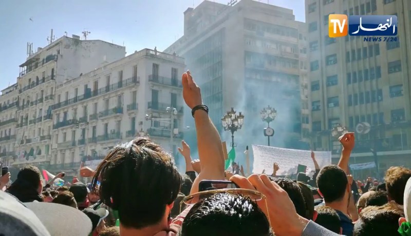 العاصمة: قوات الأمن تفرق المتظاهرين بإستعمال الغاز المسيل للدموع