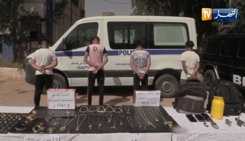 النعامة : توقيف 4 أشخاص  وحجز 1 كلغ و40 غ من الذهب