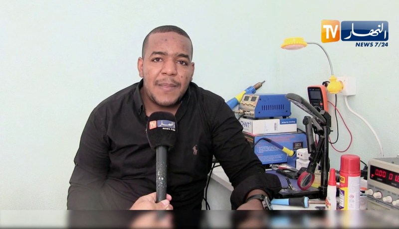 أدرار: صدام بدوي.. شاب يبتكر طريقة لتقوية مختلف الشبكات بالمناطق النائية