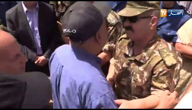 تشييع جثمان الشهيد “مڨني” أحد ضحايا الهجوم الإرهابي بسكيكدة
