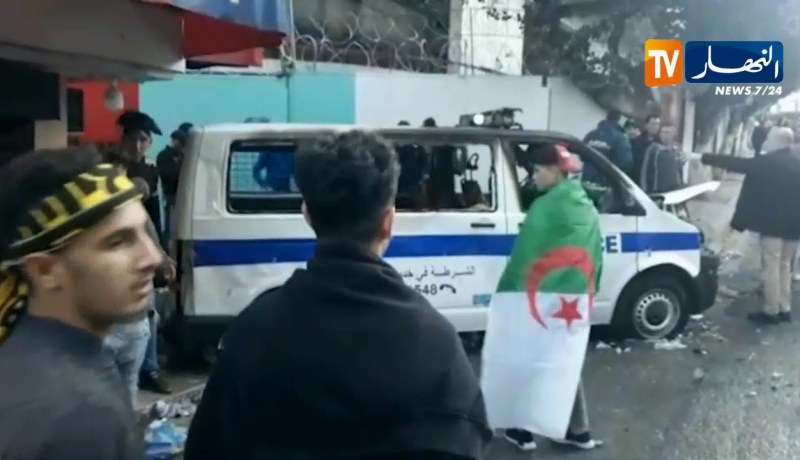 العاصمة: أعمال شغب ومواجهات عنيفة بين متظاهرين مع أفراد الشرطة