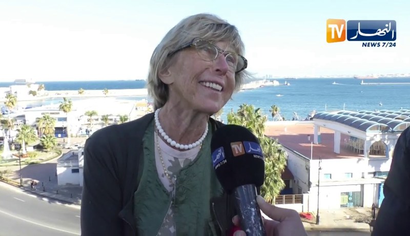 سواح فرنسيون ينبهرون بجمال الجزائر