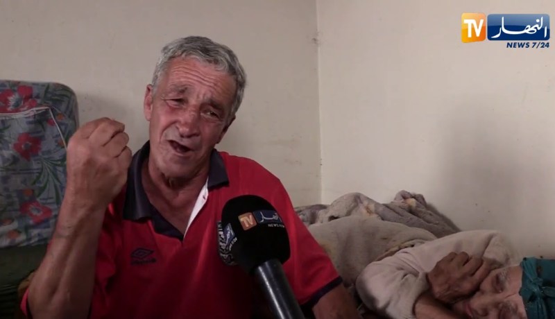 مجتمع: “خالتي فاطمة”.. قصة عجوز تخلى عنها الجميع.. فإعتنى بها جارها