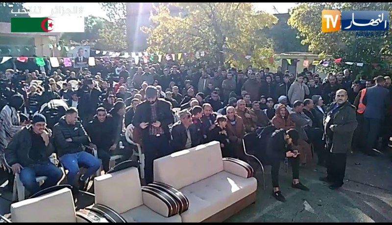 “بن قرينة” يقيم تجمع شعبي في الهواء الطلق بالمدية