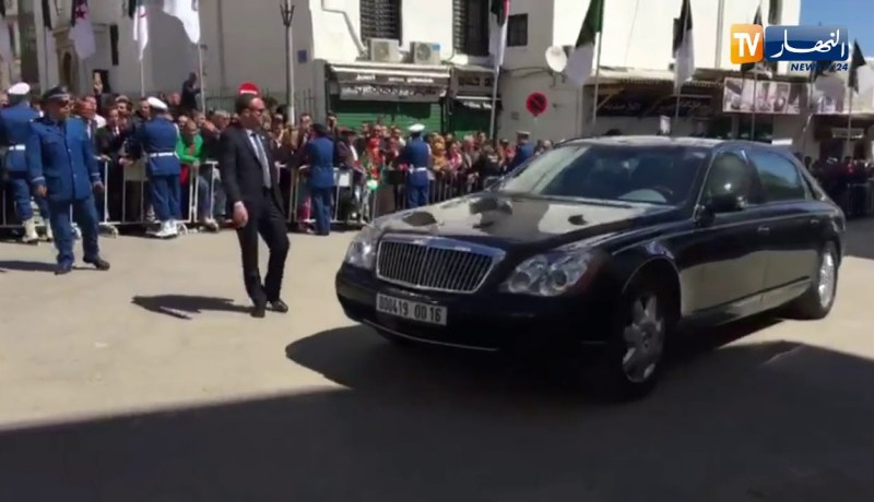 شاهد الرئيس بوتفليقة من داخل سيارته  في ساحة الشهداء