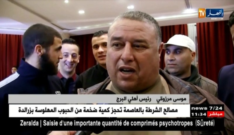 فريق أهلي البرج يتبرع ماديا للاعب السابق “مراد فوضيلي” تضامنا معه