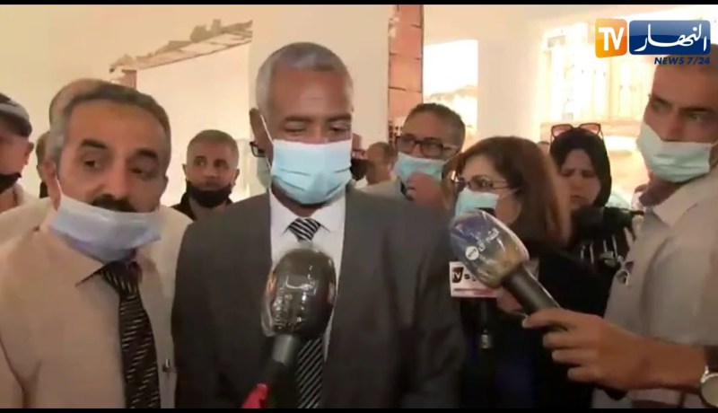 والي تموشنت ينتقد وتيرة الأشغال في انجاز بعض المؤسسات التربوية “واش كنتو ديرو الأشهر اللي فاتو”