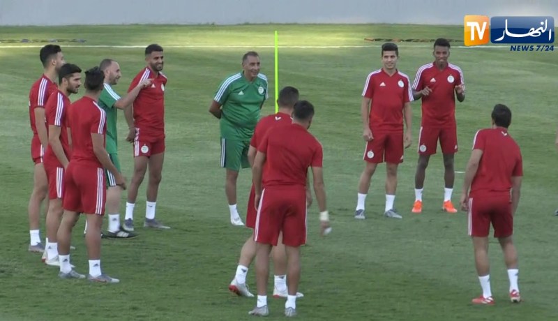 تدريبات المنتخب الوطني إستعدادا لمواجهة غينيا في ثمن نهائي كأس إفريقيا