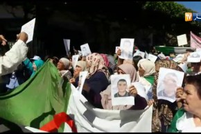 أهالي الحراقة لولاية مستغانم في مسيرات سلمية بشعار “سلمية سلمية..مطالبنا شرعية”