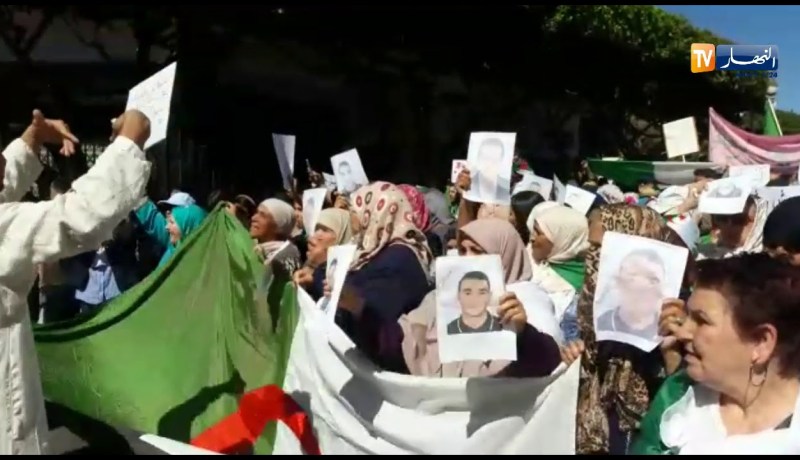 أهالي الحراقة لولاية مستغانم في مسيرات سلمية بشعار “سلمية سلمية..مطالبنا شرعية”