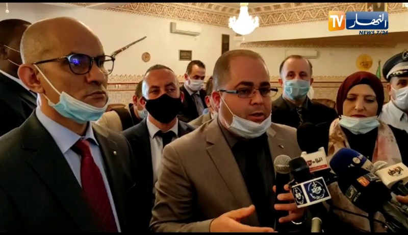 وزير البريد: اعطاءالاولوية للشباب و المؤسسات المحلية في انجاز مشاريع القطاع