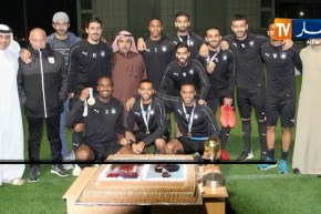 بونجاح يحظى بتكريم خاص من إدارة فريقه السد بعد التتويج بالكرة الذهبية