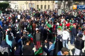مستغانم: مسيرة سلمية حاشدة الآن للمطالبة بتغيير النظام