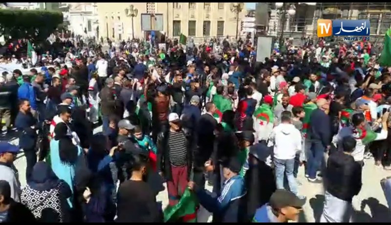 مستغانم: مسيرة سلمية حاشدة الآن للمطالبة بتغيير النظام