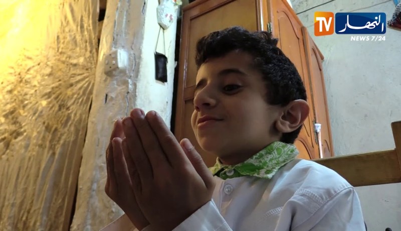 مجتمع: وليد.. قصة طفل أقعده المرض ويتحدى الحياة بحفظ القرآن الكريم