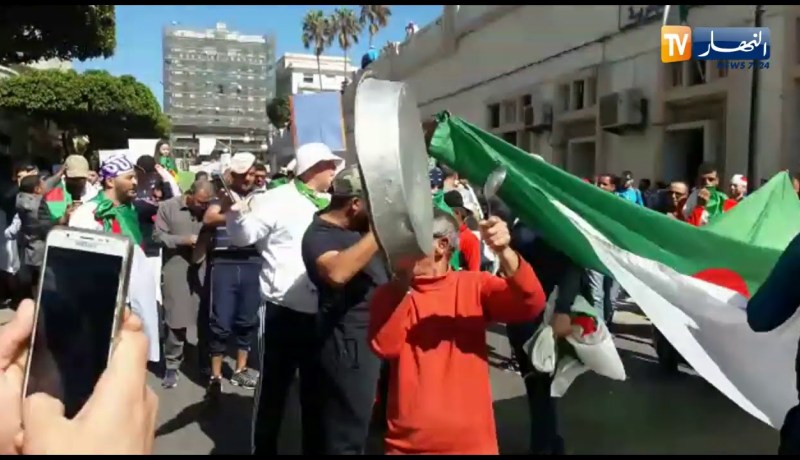 مستغانم: شيخ يتظاهر على طريقته الخاصة