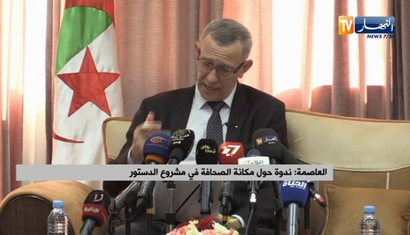 وزير الإتصال “عمار بلحيمر” يعقد ندوة صحفية حول مكانة الصحافة في مشروع الدستور