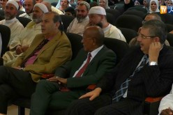 شاهد الوالي “زوخ” وهو يؤدي أناشيد دينية بطريقة عفوية