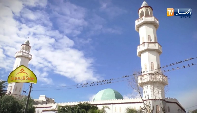 بيوت الرحمان/ بيت كسائر بيوت الله يذكر فيه إسم الله “مسجد عبد الحميد بن باديس” – بئر خادم