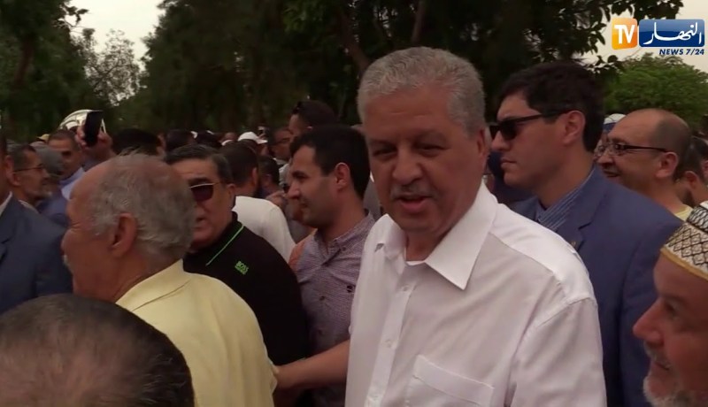 شاهد سلال يمازح مصور قناة النهار