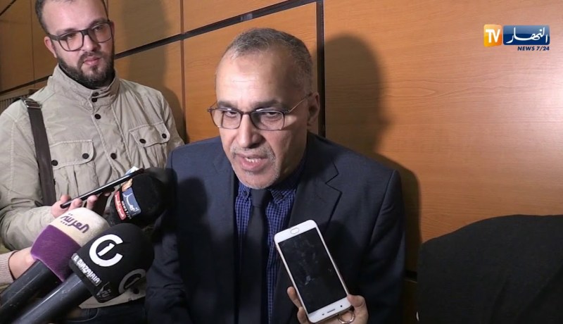 محمد يوسفي: “لا داعي لإرتداء الكمامات للذين غير مصابين بفيروس كورونا”