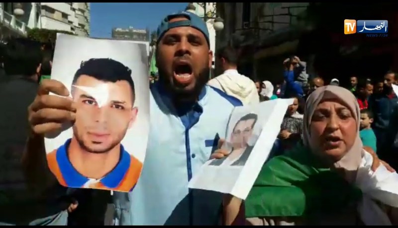 صرخة أم لحراقة من مستغانم: “أويحيى داير اللوزينات لأولادو وأولادنا في حباس الناس”