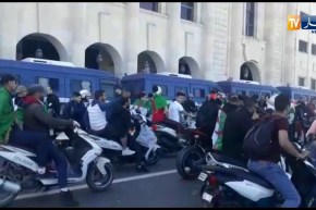 موكب من الدراجات النارية تصنع الحدث في المسيرات السلمية بالعاصمة