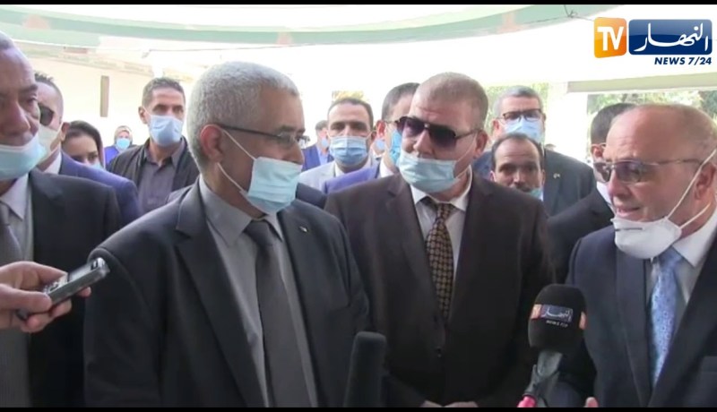 وزير السياحة يتفاجئ بعدم وجود جهاز الدفع الالكتروني بمكتب الاستقبال للمحطة المعدنية حمام بوحجر