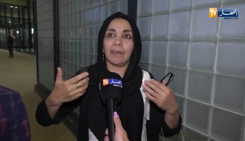 شاهد ماذا قالت والدة حسين بن حاج في المطار