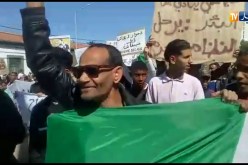 شاهد حشد كبير من المواطنين  بشوارع سيدي بلعباس رافضين التمديد و مطالبين بالتغيير