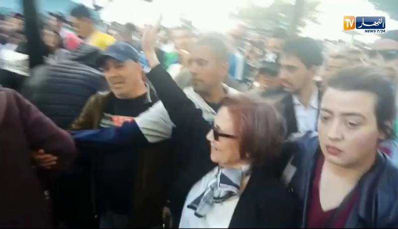 “جميلة بوحيرد” تشارك في المسيرات السلمية بالعاصمة