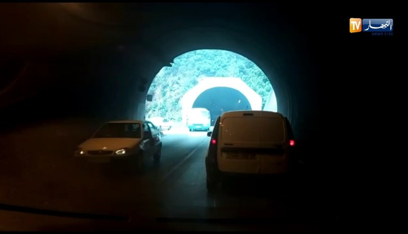 بجاية: هكذا يعاني يوميا مستخدمي طريق أنفاق خراطة بالطريق الوطني رقم 9 الرابط بين بجاية وسطيف