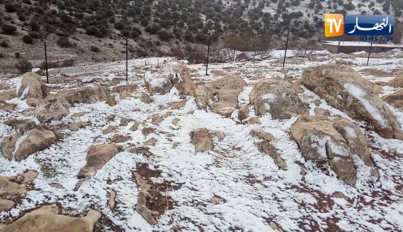 باتنة : جبال الأوراس تكتسي حالة بيضاء بعد تساقط بعض الثلوج