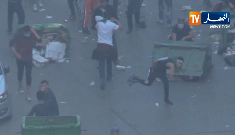 العاصمة: حراك… أعمال شغب ومواجهات عنيفة لمتظاهرين مع أفراد الشرطة